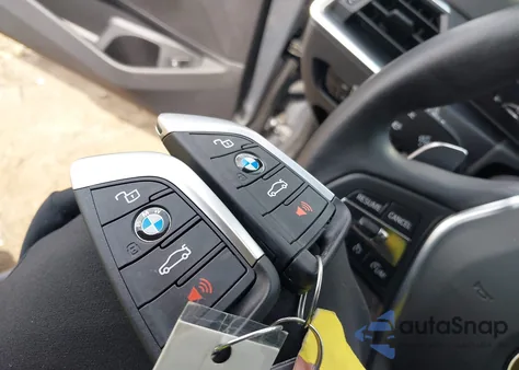 2023 BMW 330I xDrive z USA, uszkodzony, nr VIN 3MW89FF04P8D49131